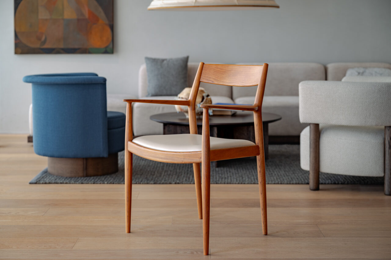 建築家が空間を読み解き・創造する「カリモクケース」の家具